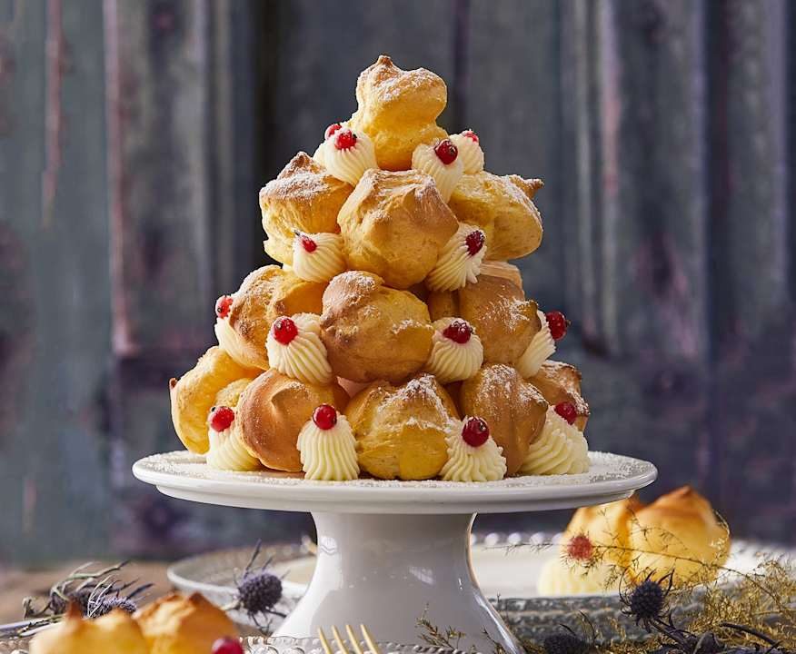 Alberello di bignè con crema diplomatica Protein