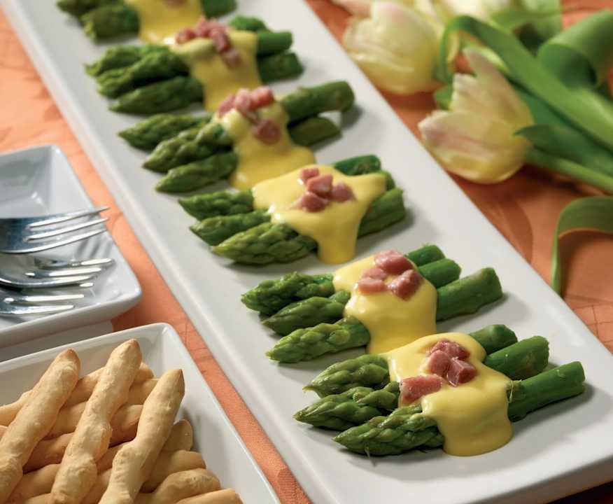 Asparagi al vapore in salsa olandese con pancetta Low Fat