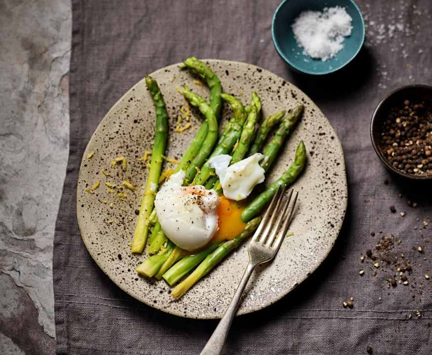 Asparagi sottovuoto con uovo in camicia Low Carb