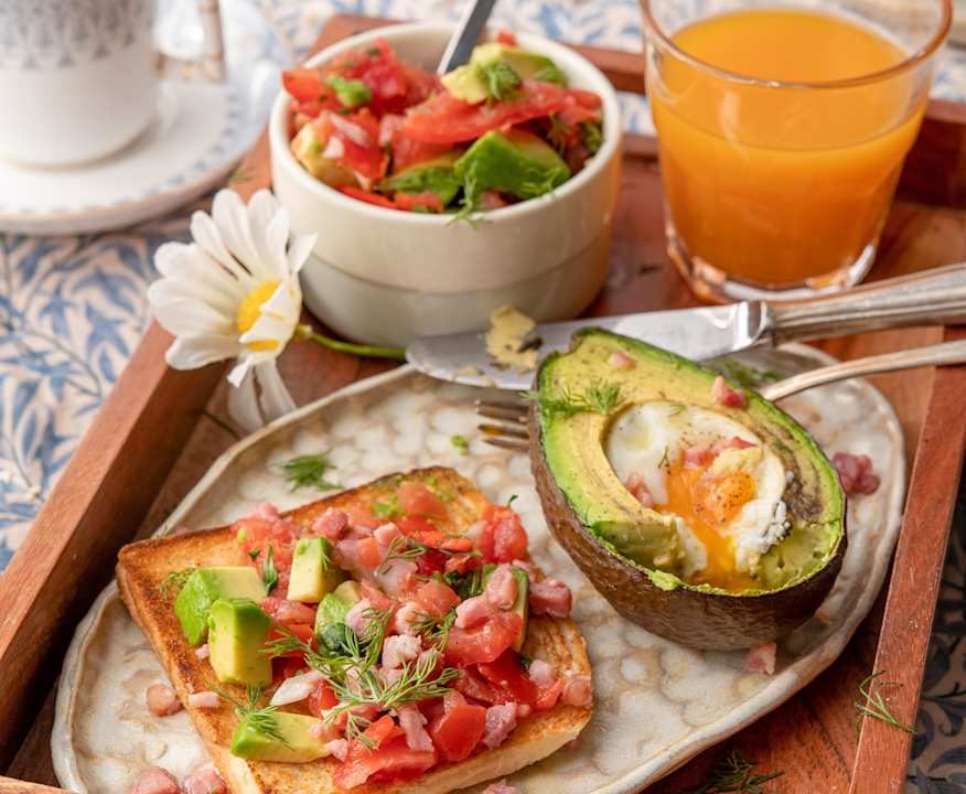Avocado ripieno e insalata di pomodori Low Fat