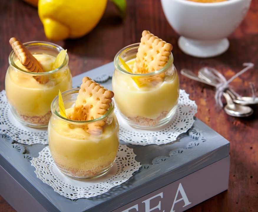 Bicchierini con crema al limone e biscotti Protein