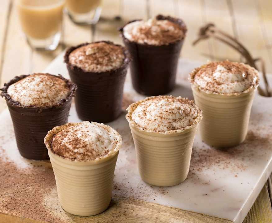 Bicchierini di cioccolato ripieni di mousse al whisky Low Fat