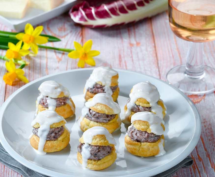 Bignè al radicchio con glassa al taleggio Low Carb