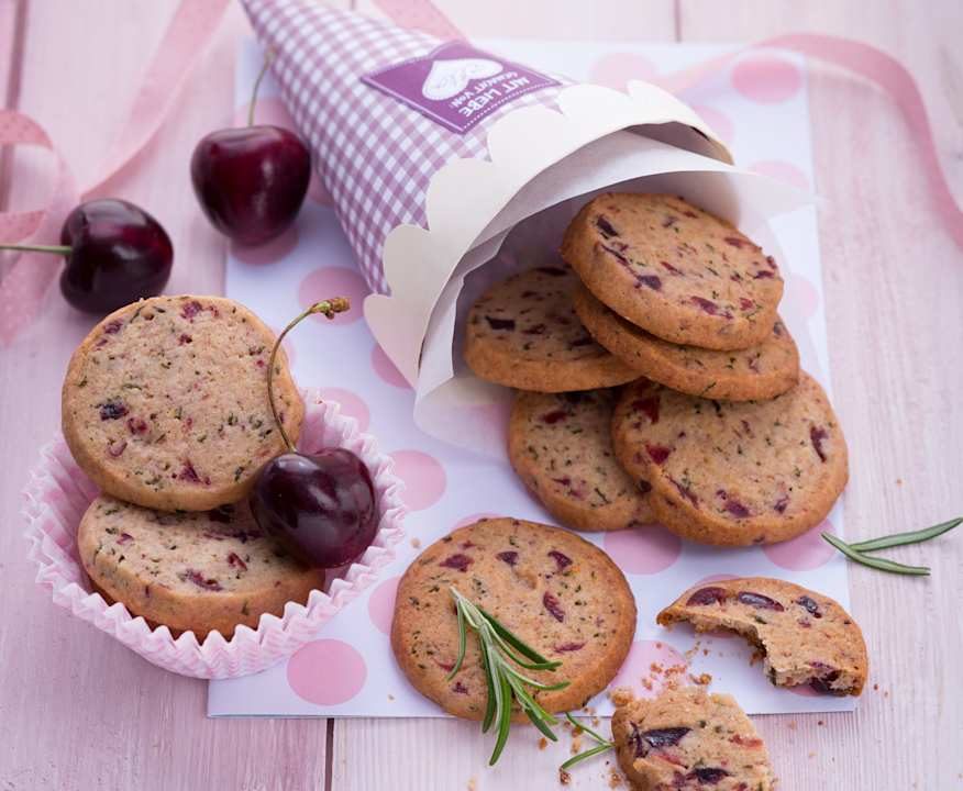 Biscotti al burro, amarene e rosmarino Protein