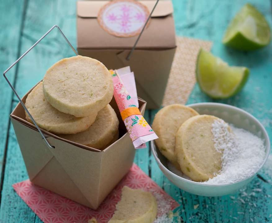 Biscotti al burro, cocco e lime