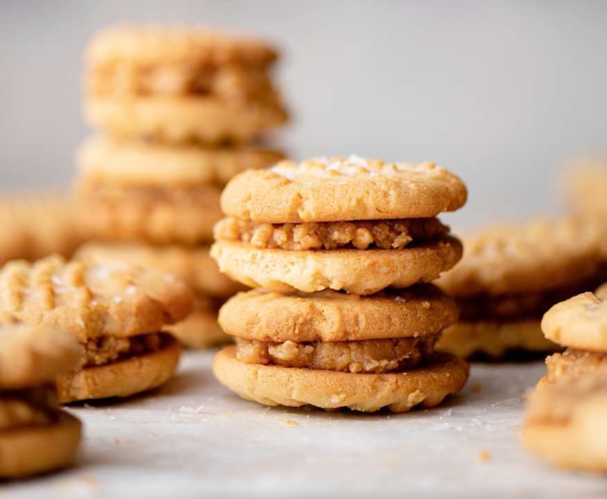 Biscotti sandwich al burro di arachidi