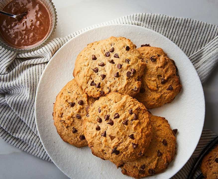 Biscottini con farina di castagne, nocciole e gocce di cioccolato Low Carb
