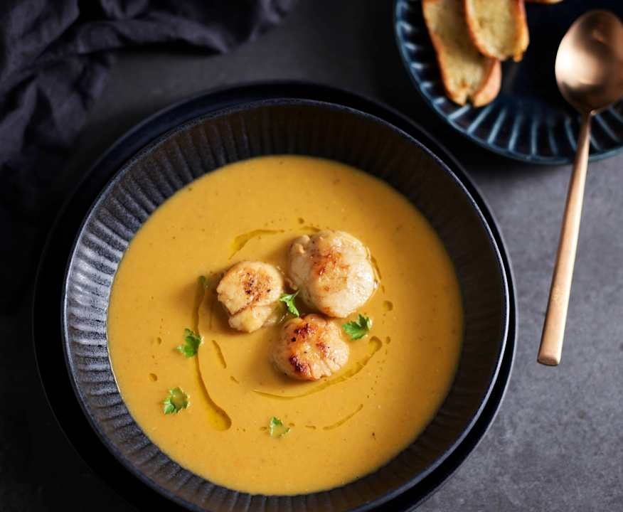 Bisque con capesante, crostini e olio al limone Protein