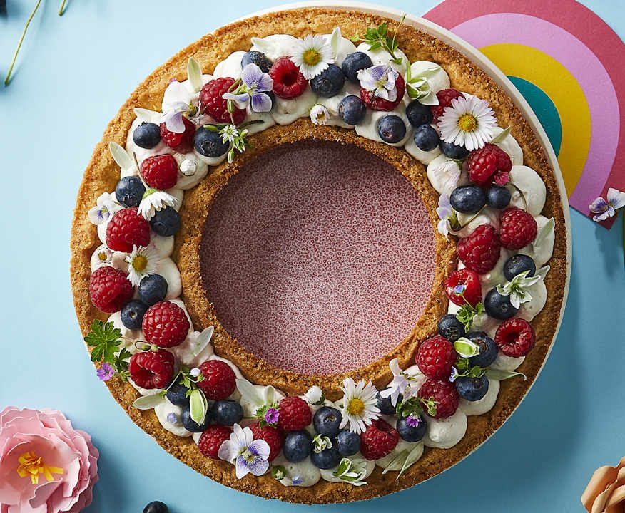 Bundt Cake ai fiori e frutti di bosco Protein