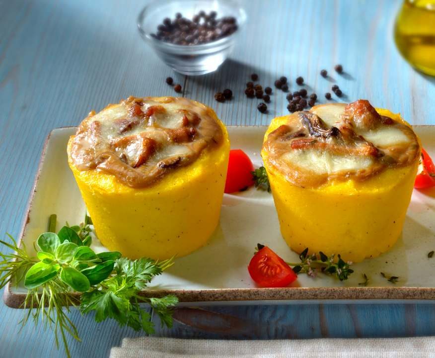Calamaretti e funghi in cestini di polenta Protein