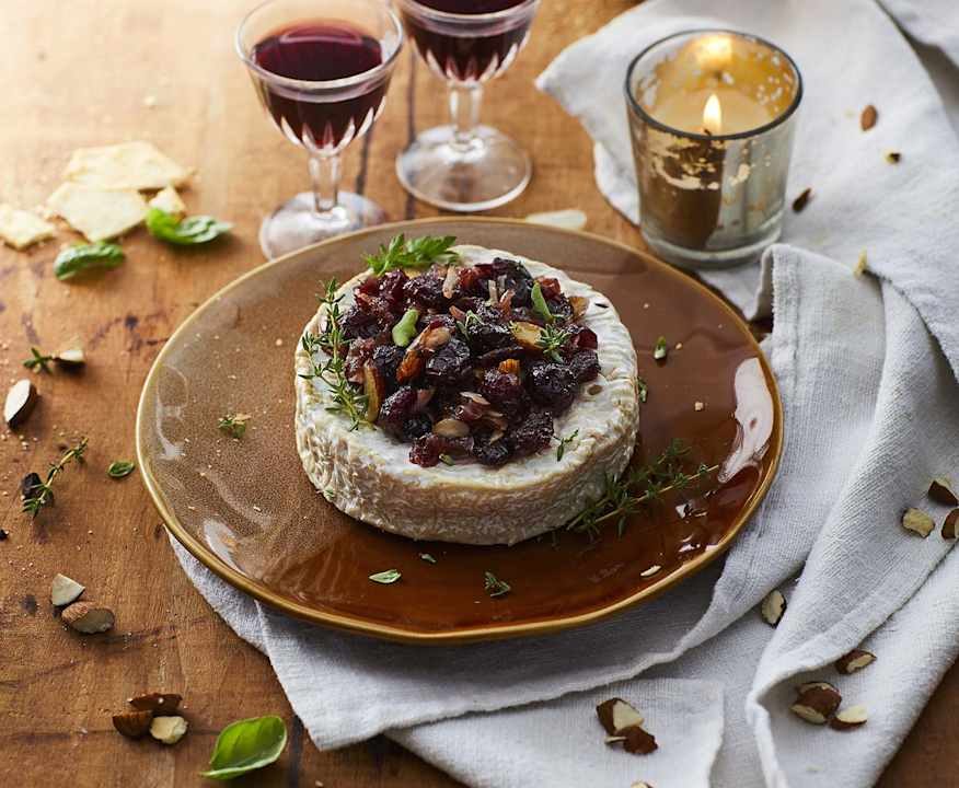 Camembert con mirtilli rossi e mandorle Protein