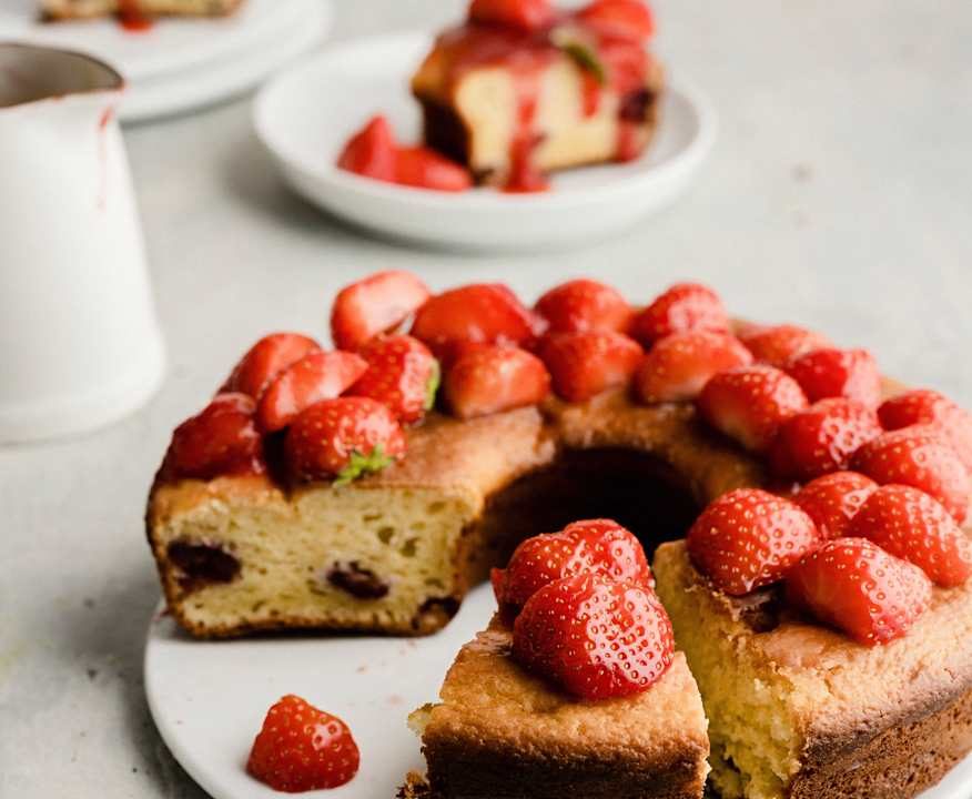 Ciambella lime e salsa alle fragole