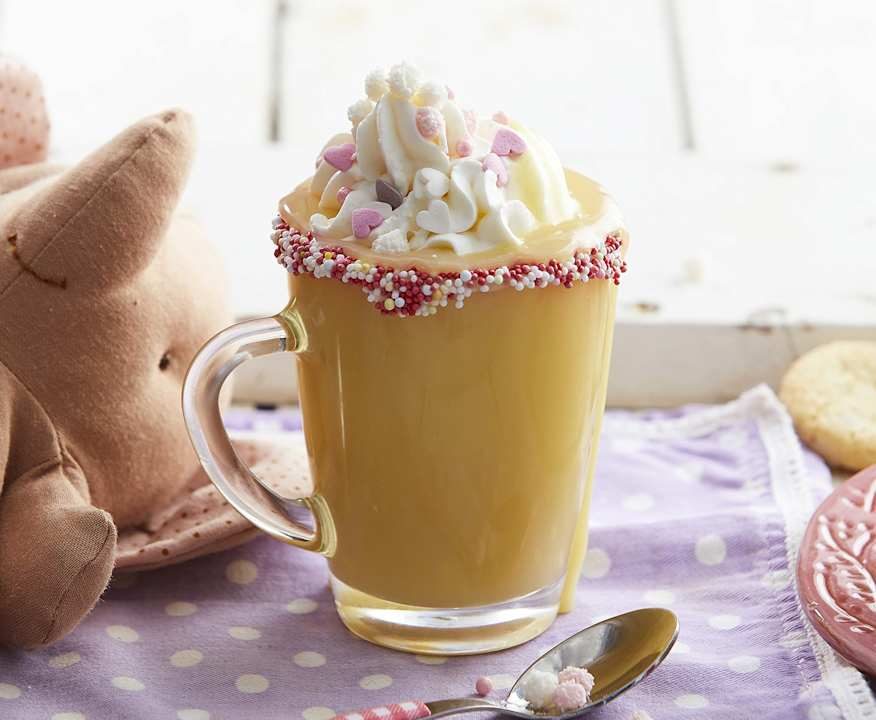 Cioccolata calda bianca e confetti colorati Protein
