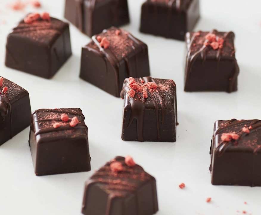 Cioccolatini fondenti con cuore di lampone