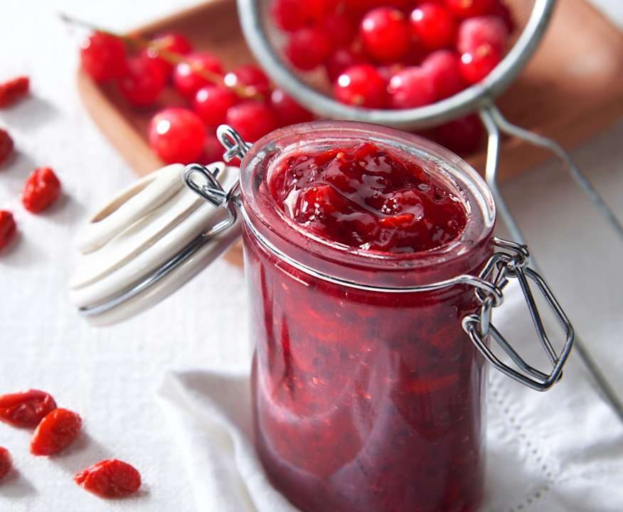 Composta di ribes e bacche di goji (a ridotto contenuto di zuccheri) Low Carb
