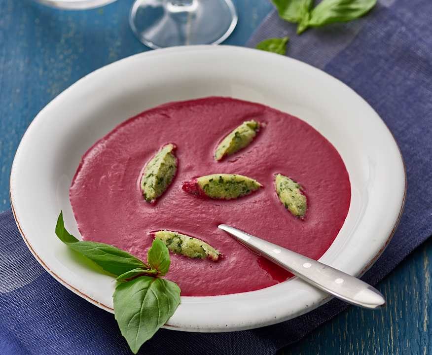 Crema di barbabietole con quenelle alle erbe aromatiche Protein