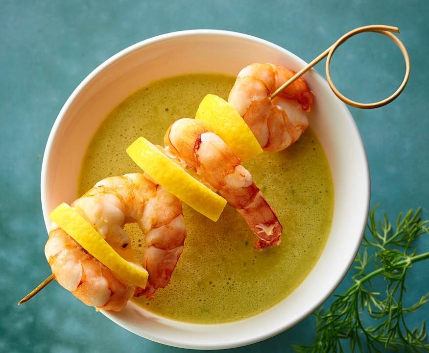 Crema di cetrioli con spiedini di gamberi Low Carb