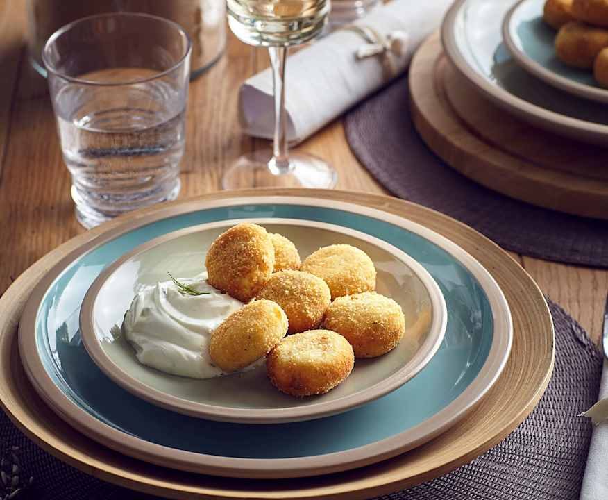 Crocchette di ricotta e menta con salsa allo yogurt Protein
