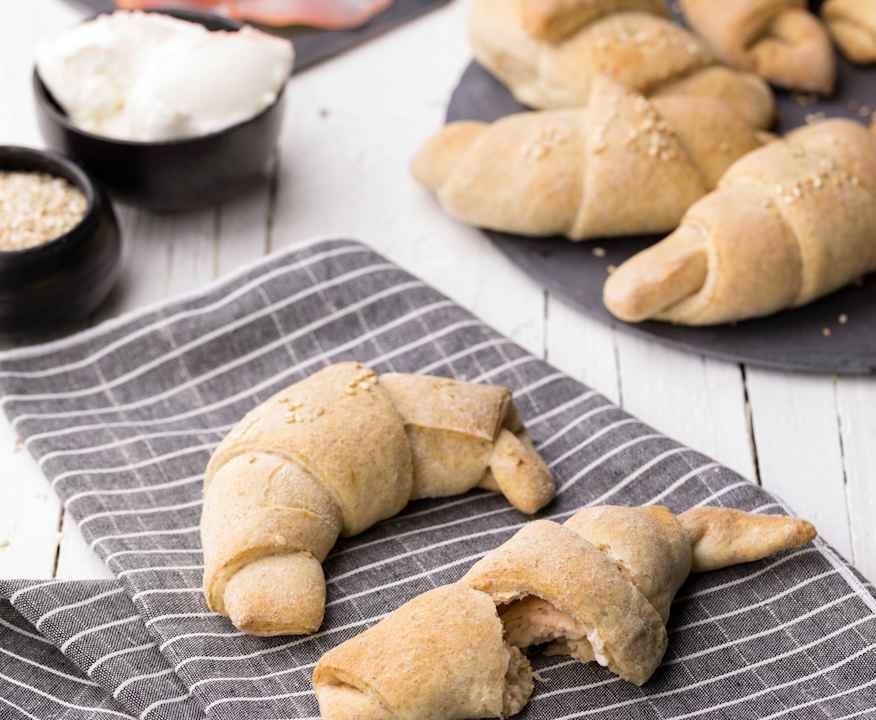 Croissant integrale con mousse al salmone Low Fat