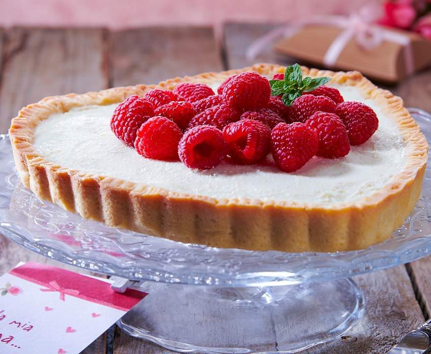 Crostata ricotta, cioccolato bianco e lamponi