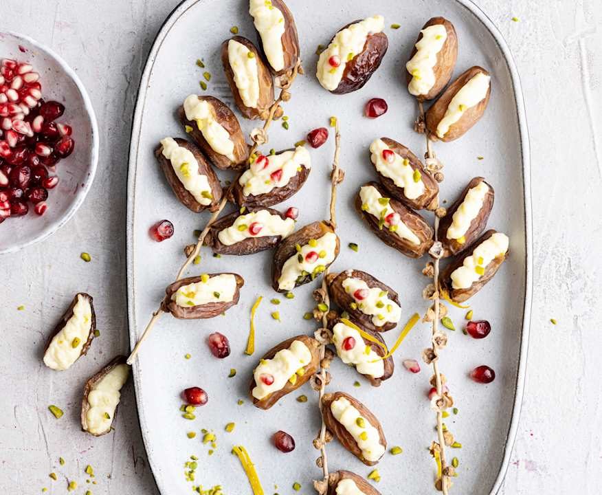 Datteri farciti al mascarpone con melagrana e arancia Low Carb