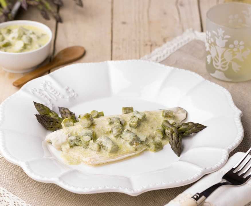 Filetti di branzino con salsa agli asparagi Low Carb