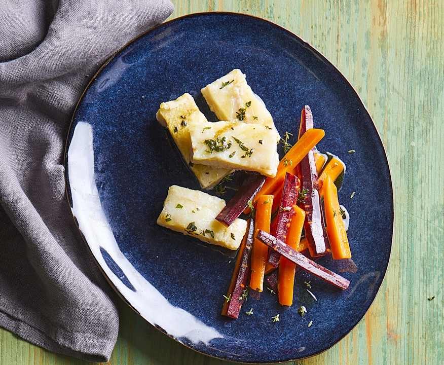 Filetti di nasello con carote arancioni e viola al timo Low Carb