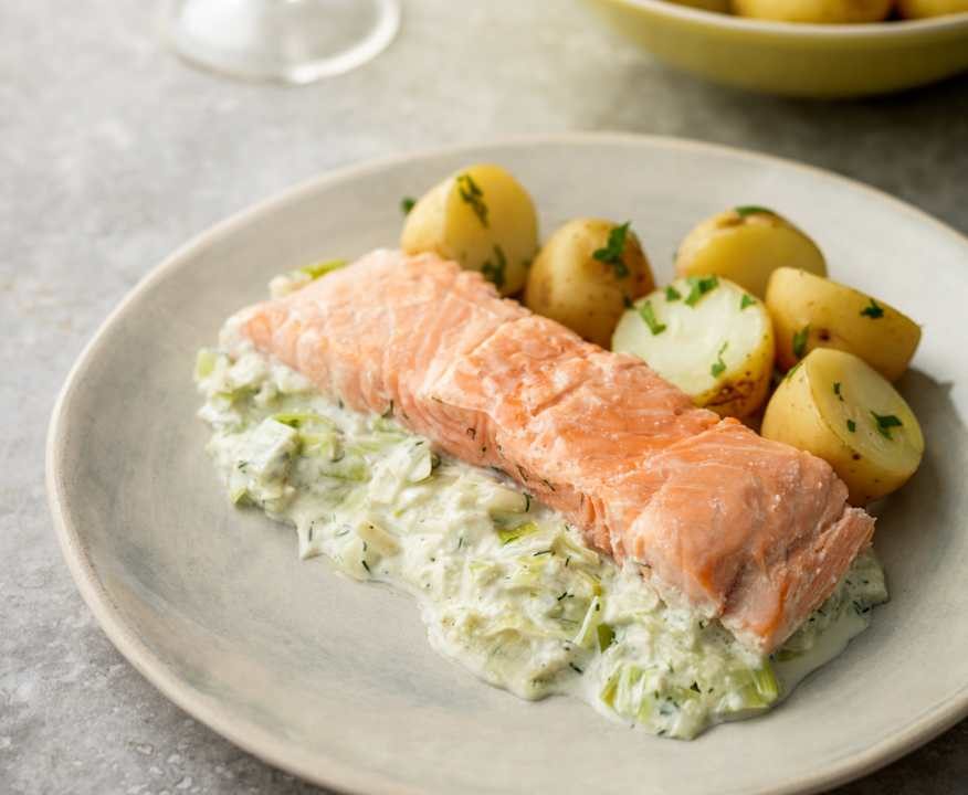 Filetto di salmone con porro e patatine novelle Low Carb