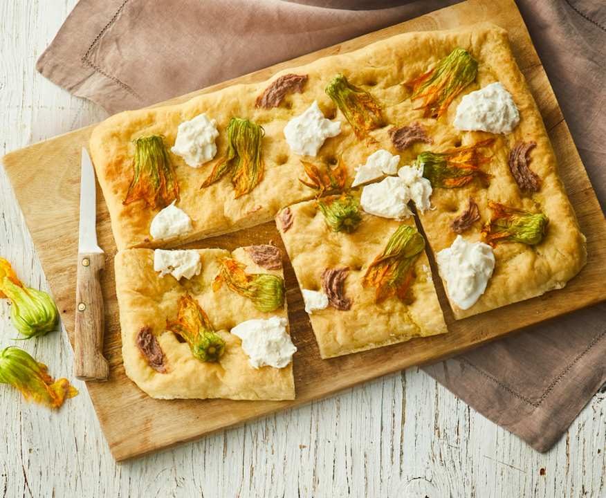 Focaccia con fiori di zucca e burrata Protein