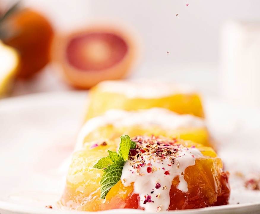 Gelatina di agrumi e ananas con salsa al pepe e rosa Low Fat