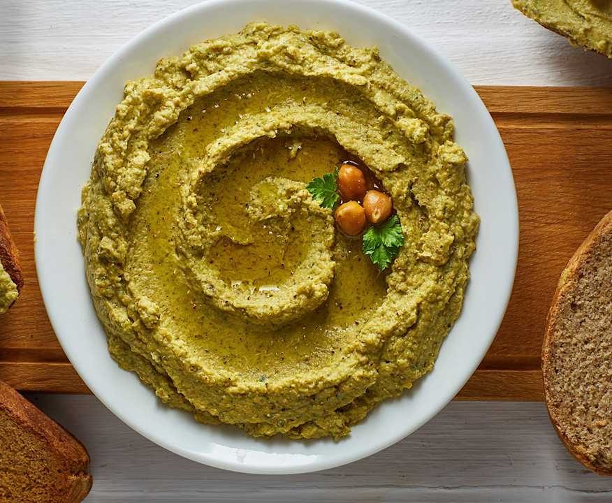 Hummus di ceci e broccoli con pane integrale tostato Protein