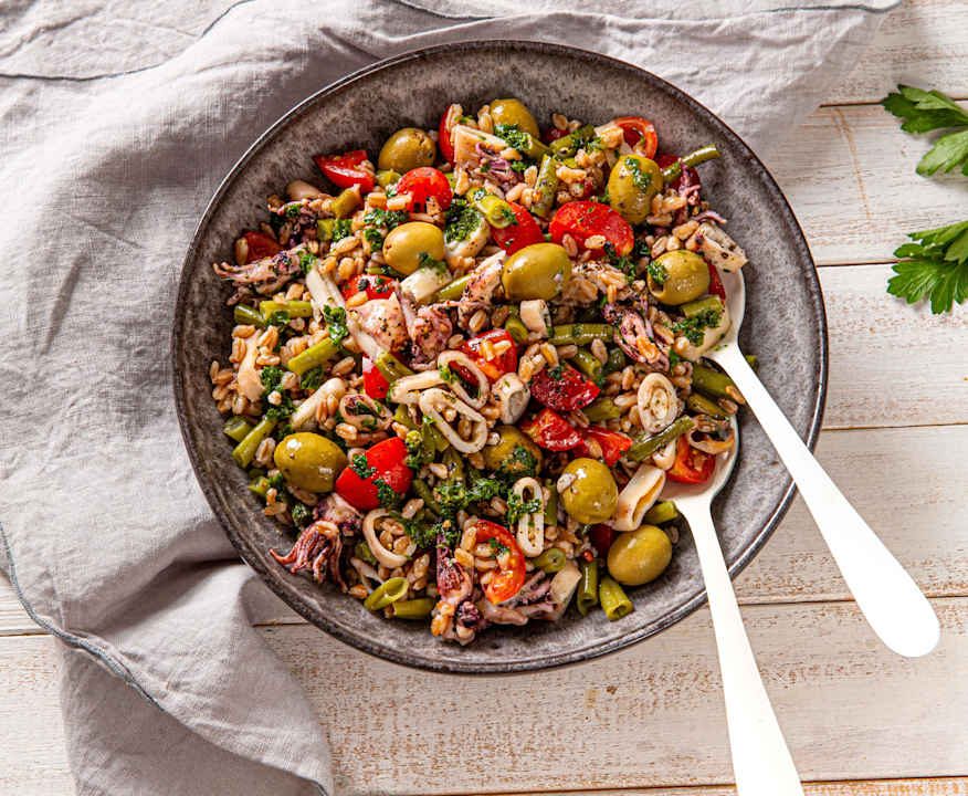 Insalata di farro con fagiolini, pomodori e calamaretti Low Carb