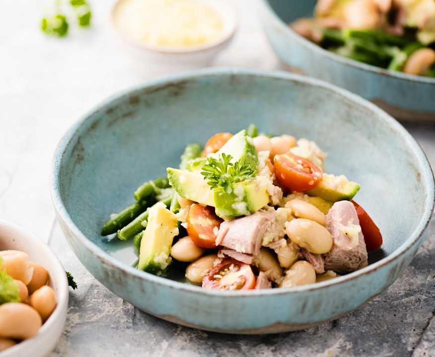 Insalata di legumi, tonno e avocado Low Carb