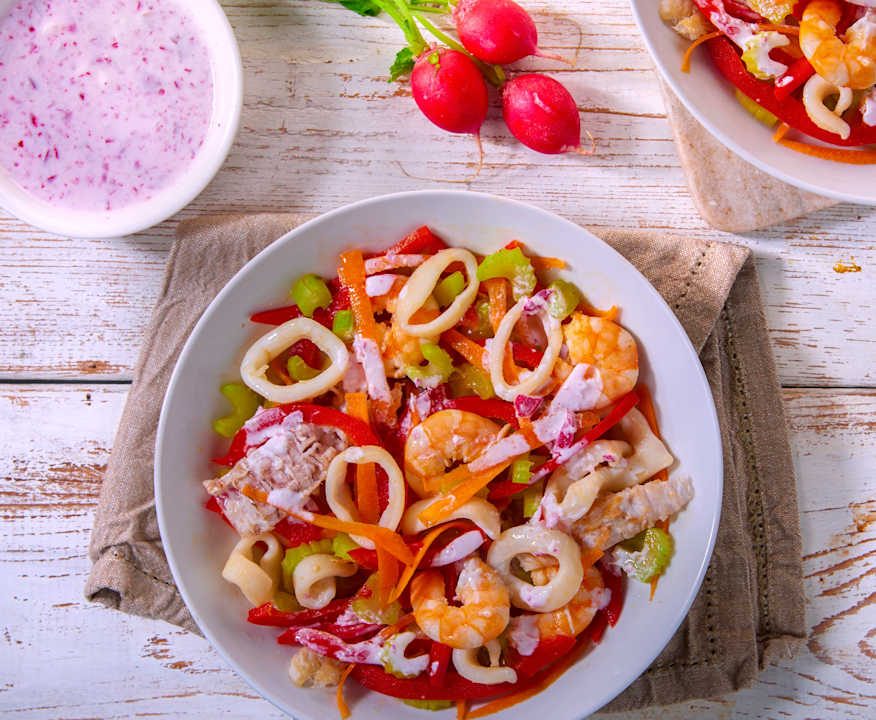 Insalata di mare con salsa allo yogurt e ravanelli Protein