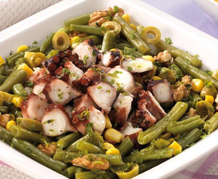 Insalata di polpo, noci, mais e fagiolini Low Carb