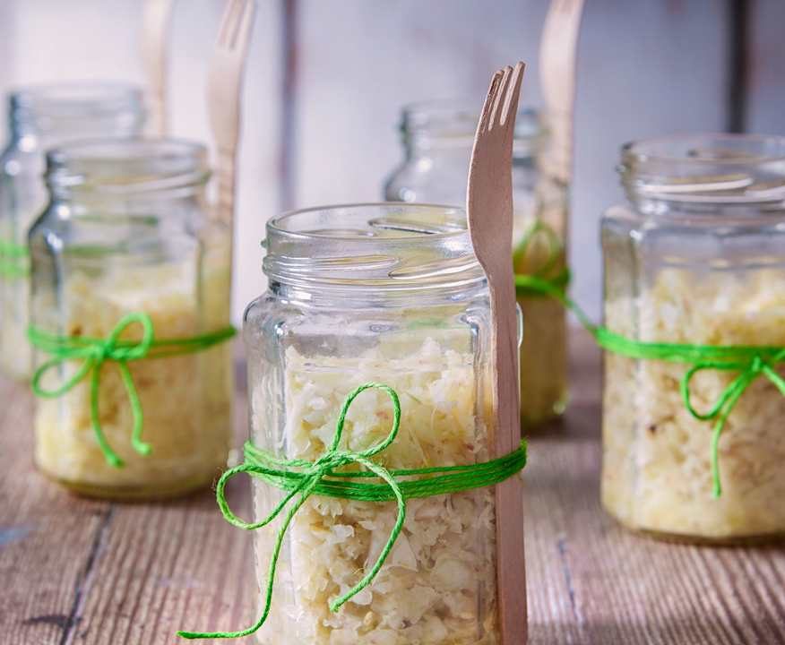 Insalata finocchi e sedano con lime e pepe rosa