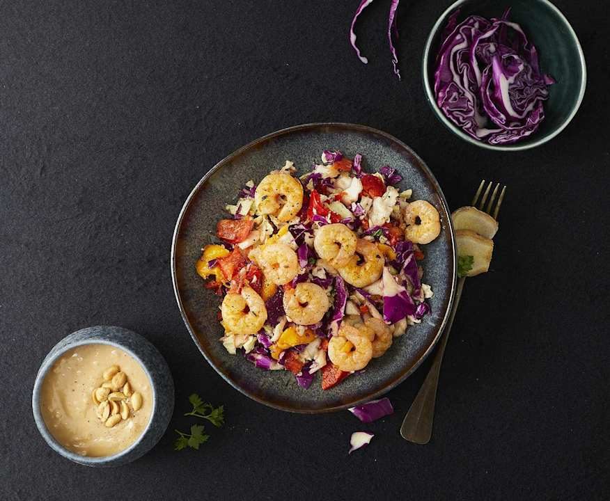 Insalata Thai con condimento alle arachidi Low Carb