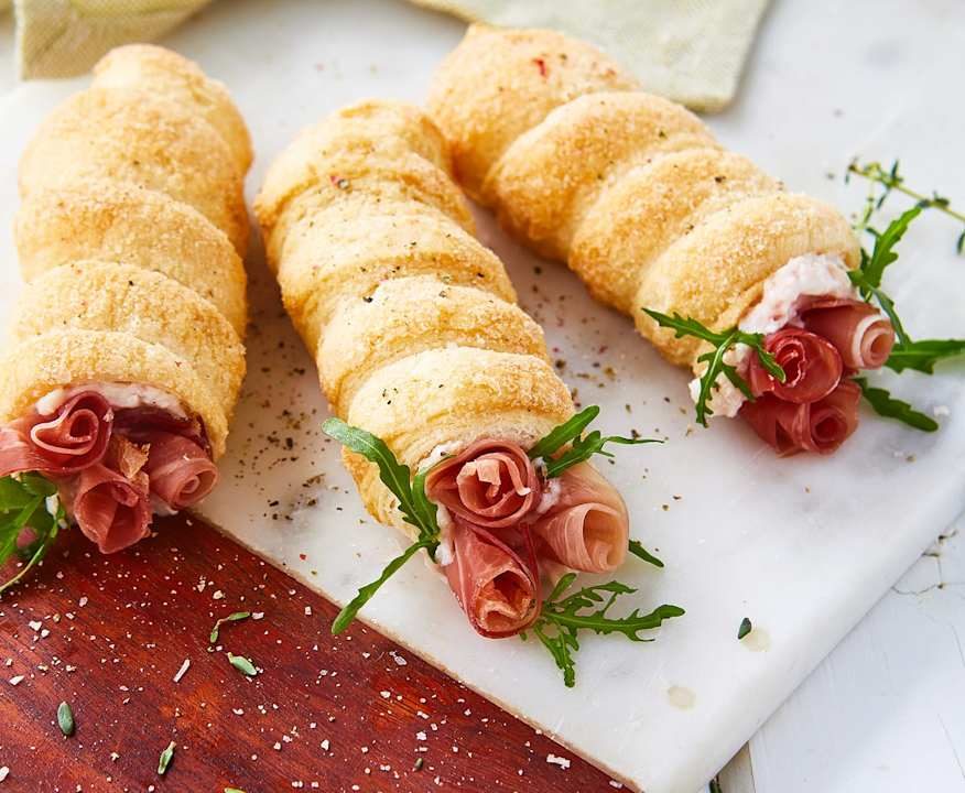Mazzolini di pasta sfoglia speck e formaggio Low Carb