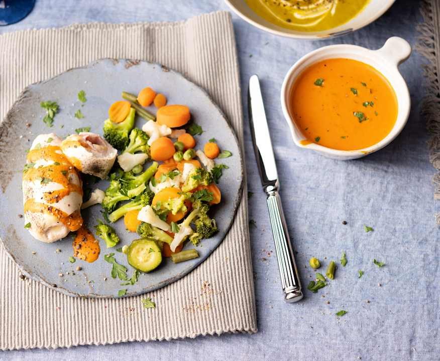 Menù: Crema di verdure; Involtini di pollo; Salsa ai peperoni Protein