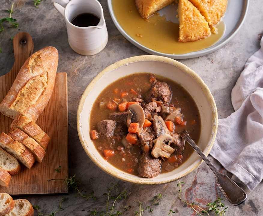 Menù: Spezzatino alla borgognona; Tortina al limone con sciroppo (Bimby Friend) Protein