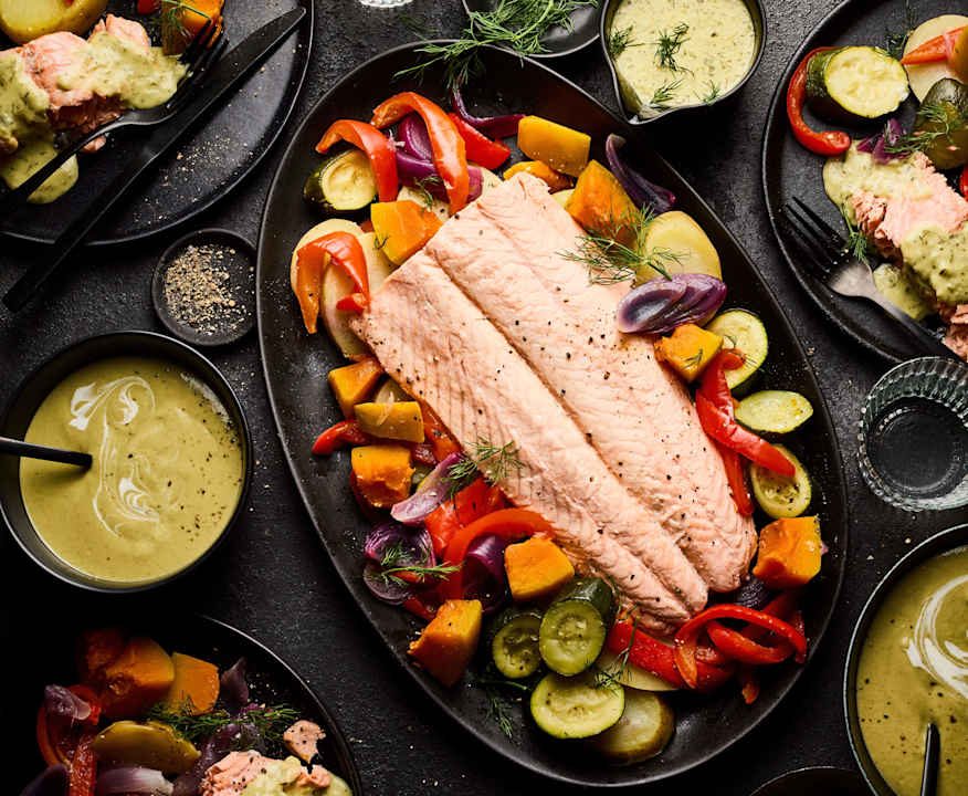Menu: Zuppa di broccoli ed edamame con Gorgonzola, Salmone con verdure e salsa all'aneto Low Carb
