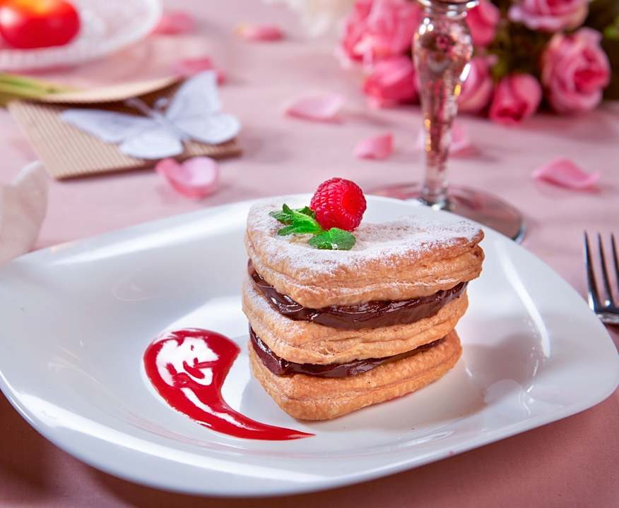 Millefoglie al cioccolato con coulis ai lamponi (per 2 persone)