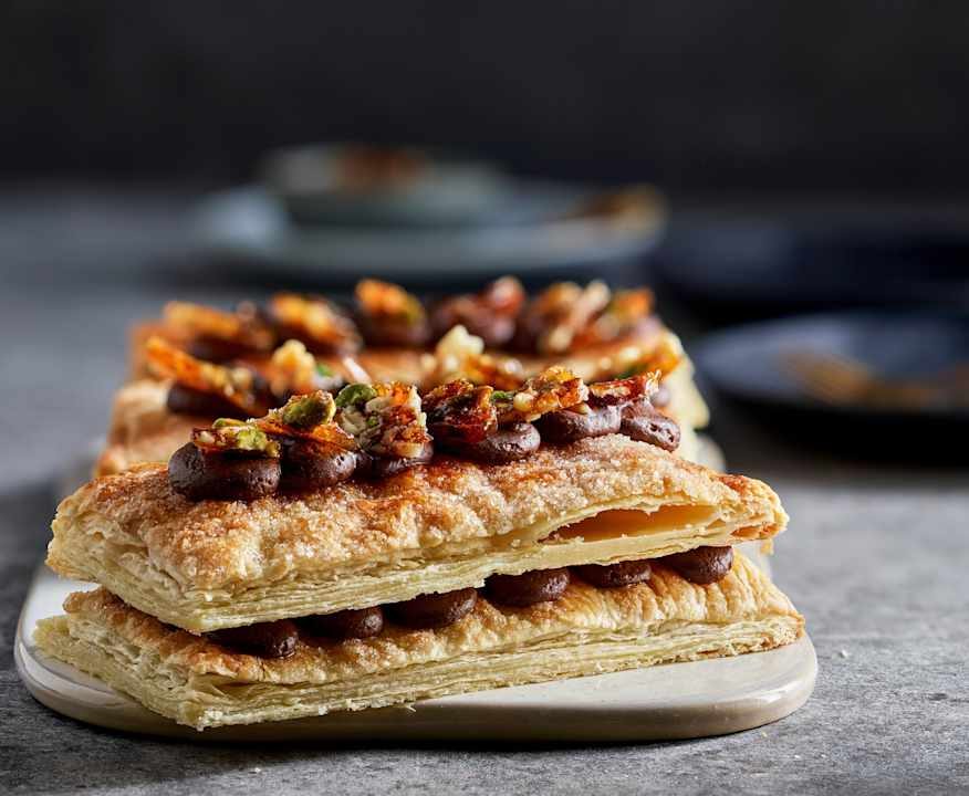 Millefoglie al cioccolato e croccante di frutta secca Protein