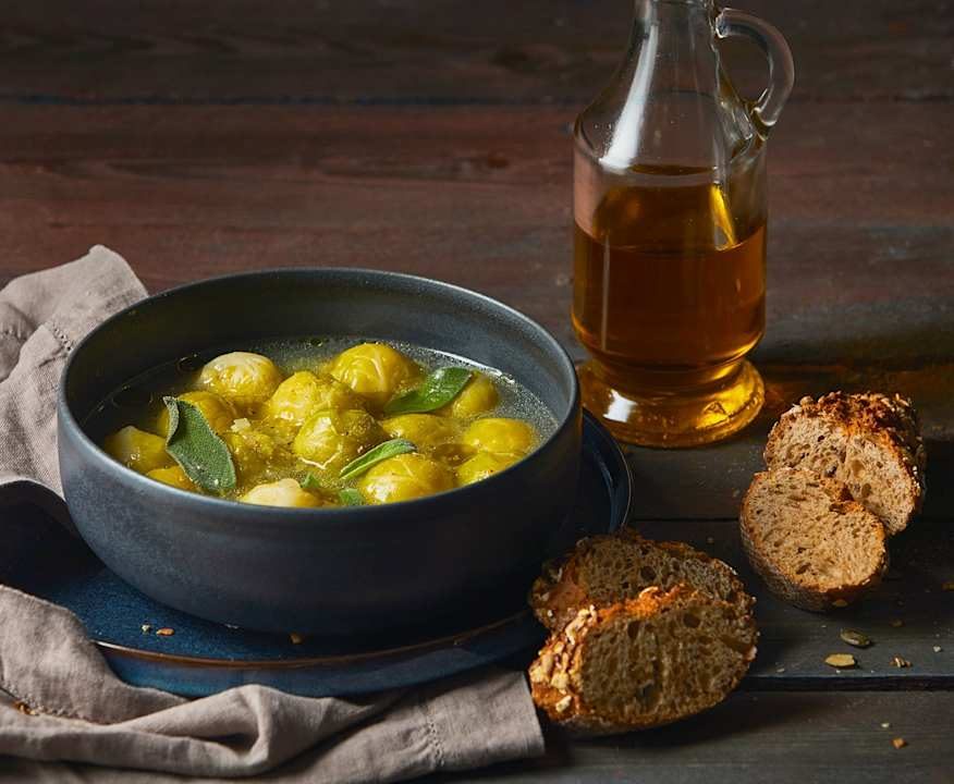 Minestra di cavoletti con olio alla salvia Low Fat