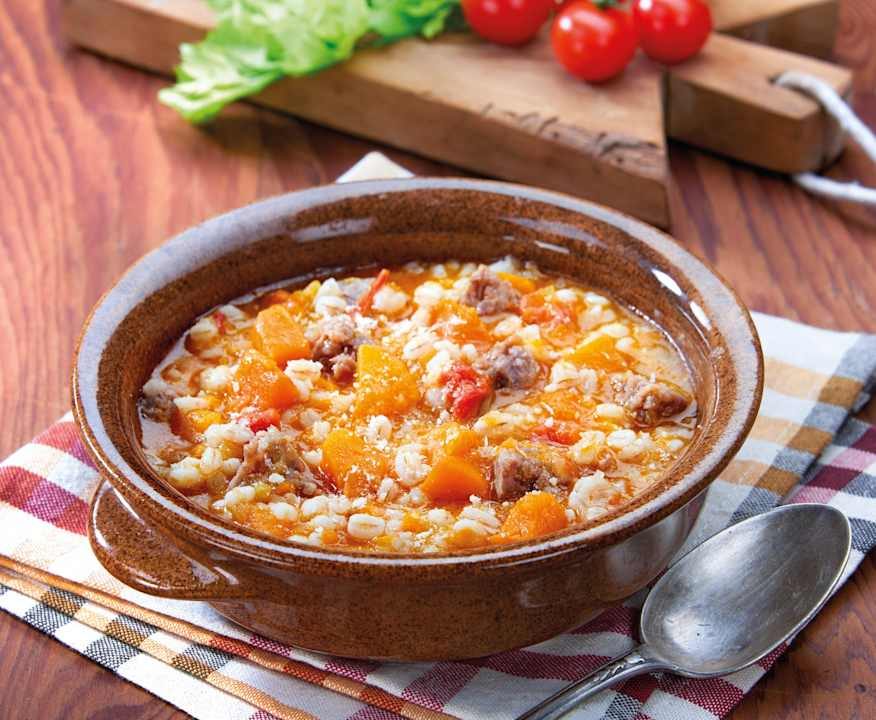 Minestra di orzo con zucca e salsiccia Low Carb