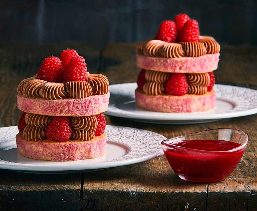 Mini charlotte al pepe rosa, con crema al cioccolato, lamponi e karkadé Low Carb