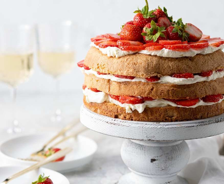 Pan di spagna panna e fragole