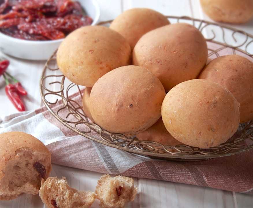 Panini ai pomodori sott'olio e peperoncino Low Carb
