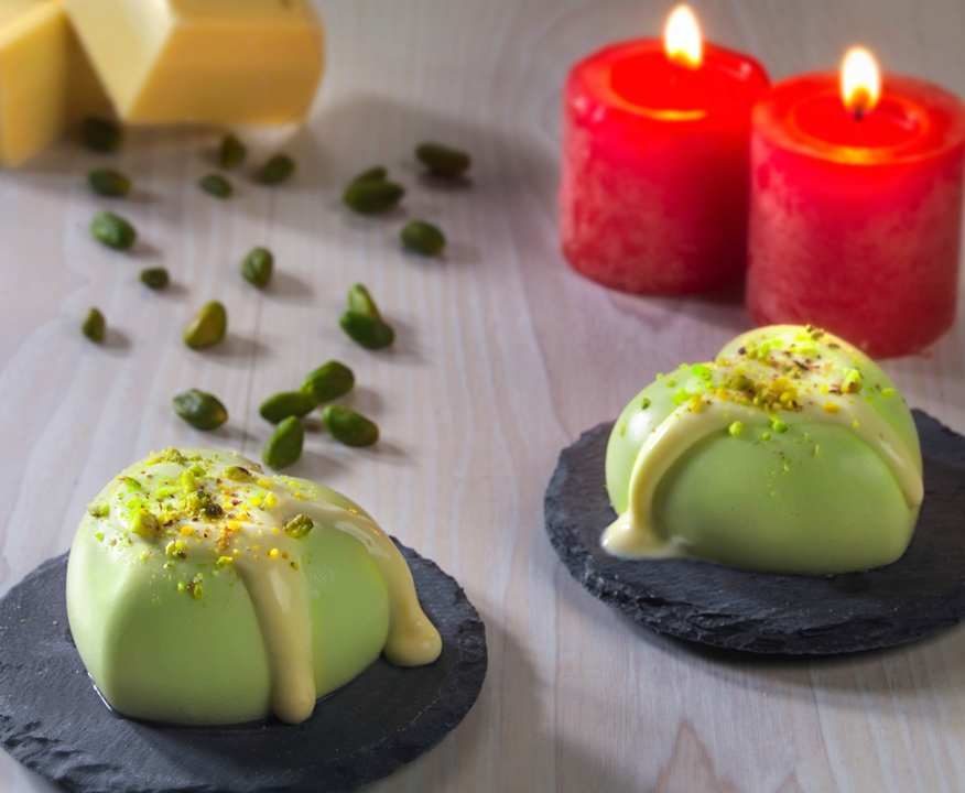 Panna cotta al pistacchio e salsa al cioccolato bianco