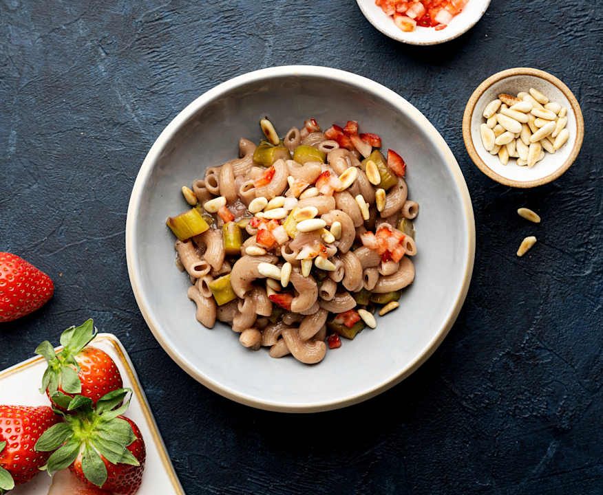 Pasta al farro cremosa con asparagi e fragole Low Fat